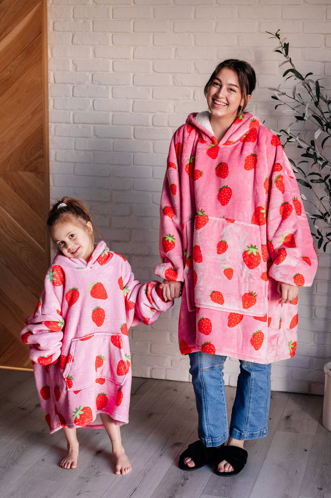 Oversized Blanket Hoodie in Strawberry